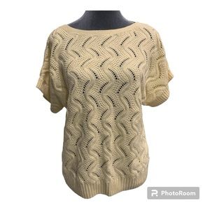 Croft & Barrow short sleeve light cream knit. Great for transitioning Fall! XL